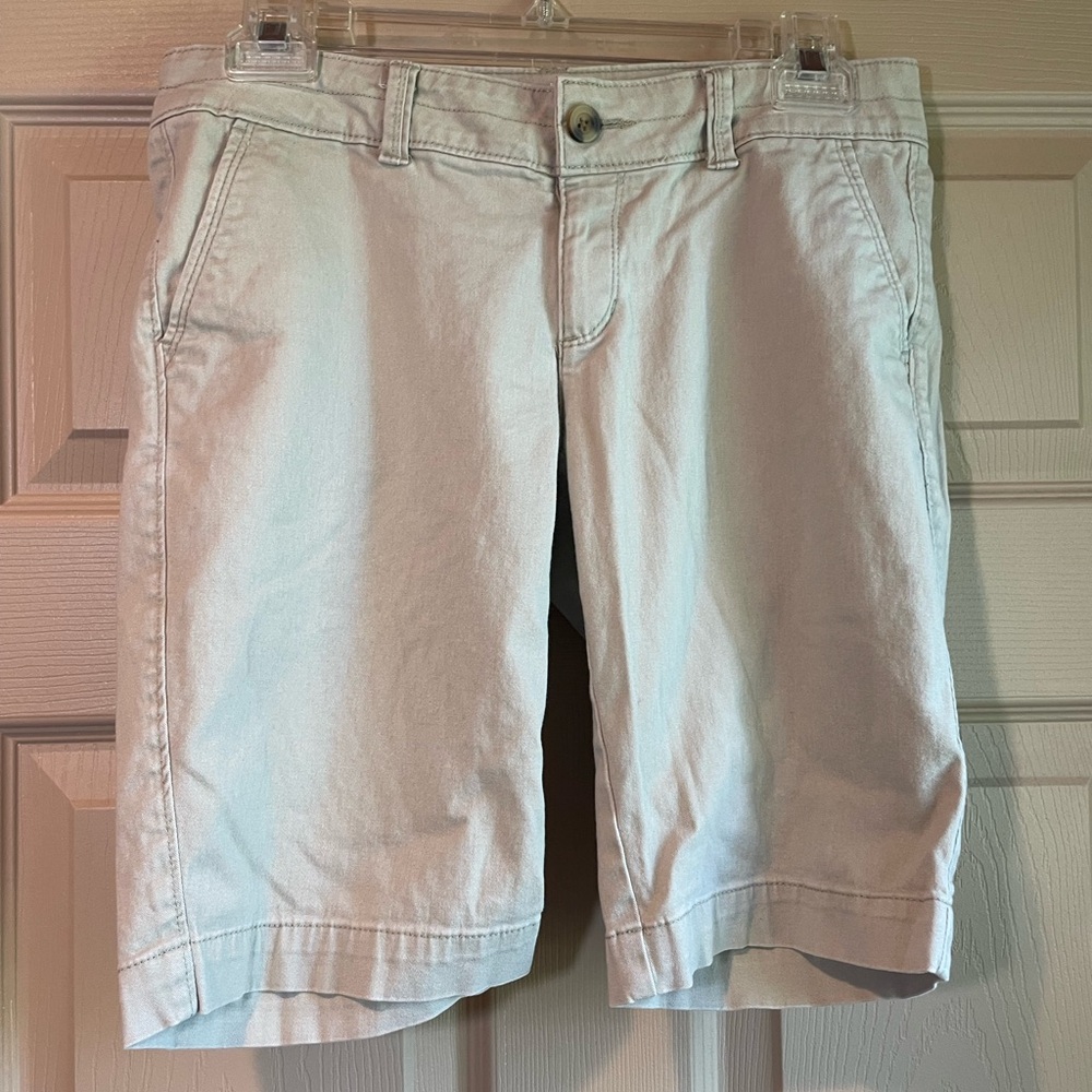 Arizona Jean Company Tan Shorts w/Front Pockets and Faux Back Pockets, Size 5